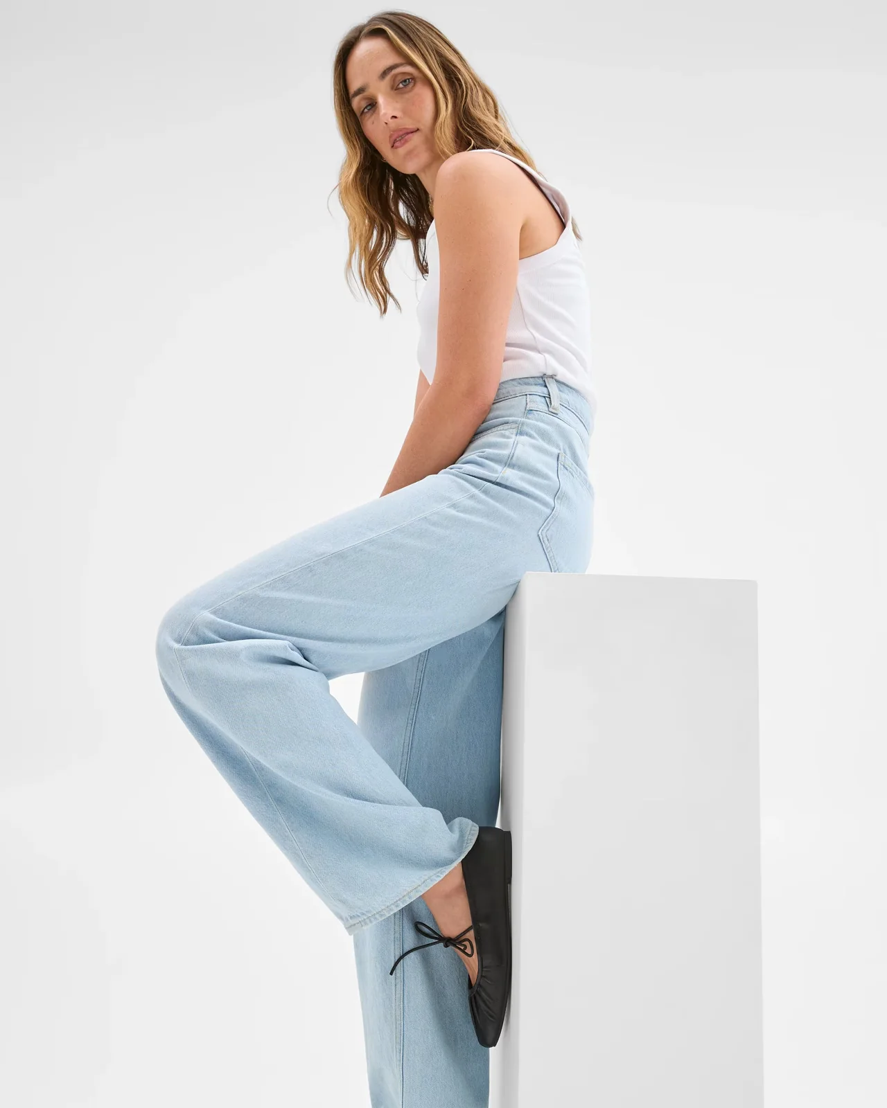 Kotty Women's Loose Fit Denim Jeans - Image 4