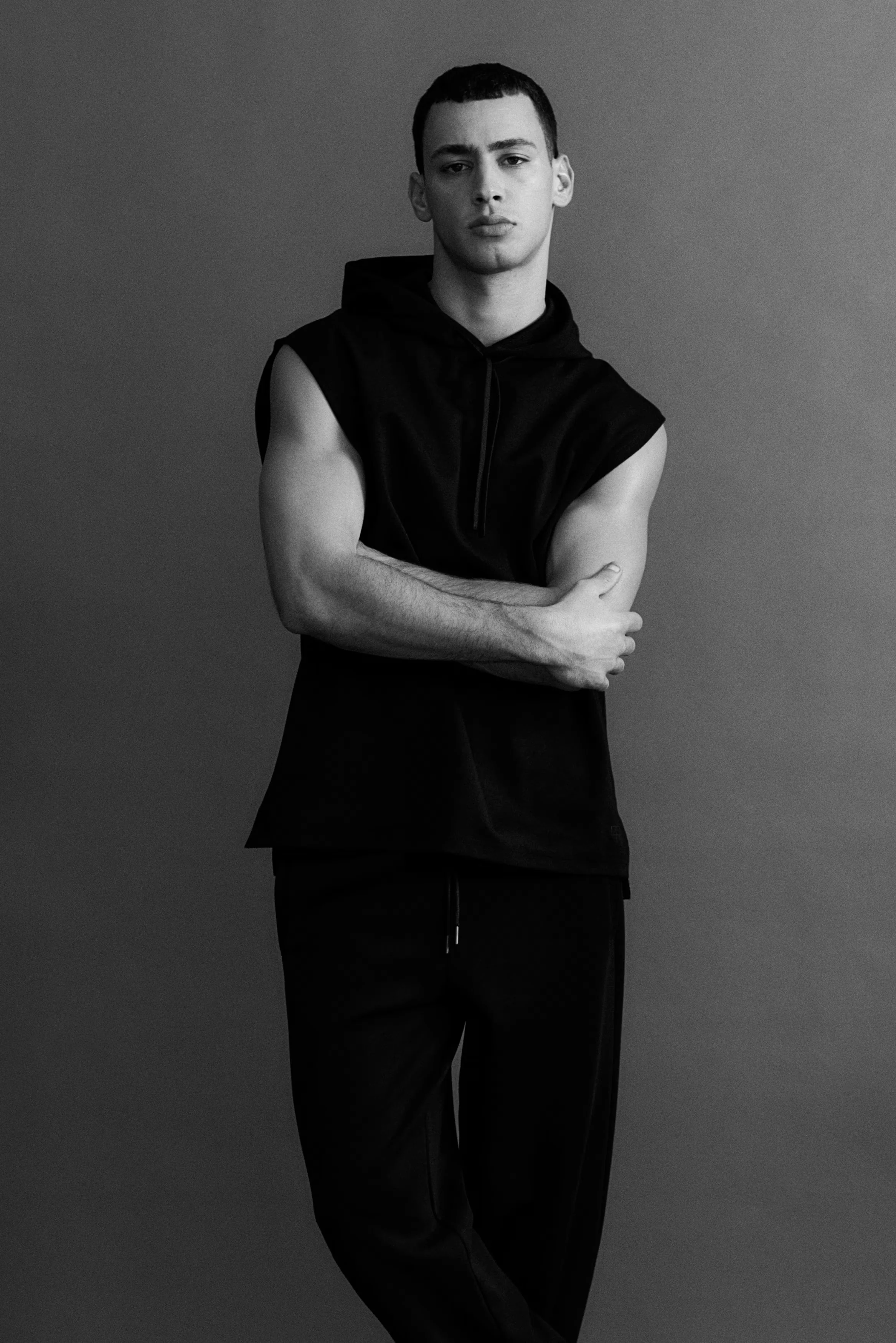 Minimalist Black Athleisure Look - Image 2